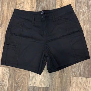 Black shorts with pockets